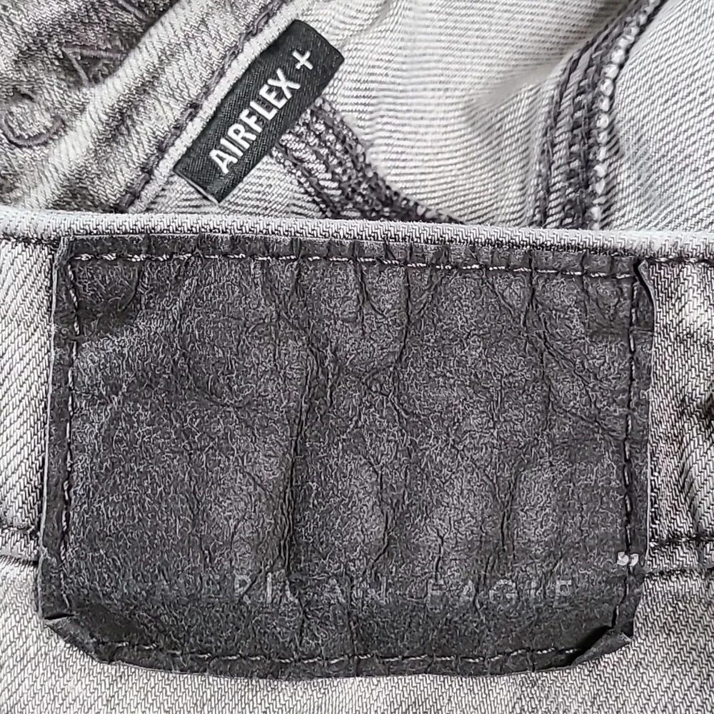 AMERICAN EAGLE MENS SKINNY 32x31.5 AIR FLEX + PRE-OWNED DISTRESSED DENIM JEANS